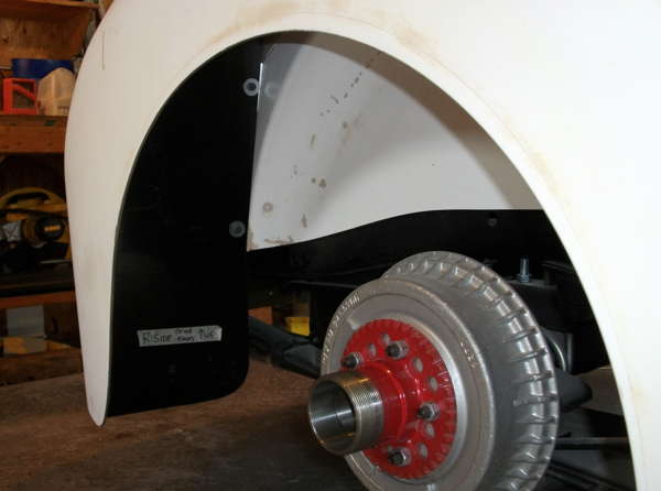 Rear fender- liner